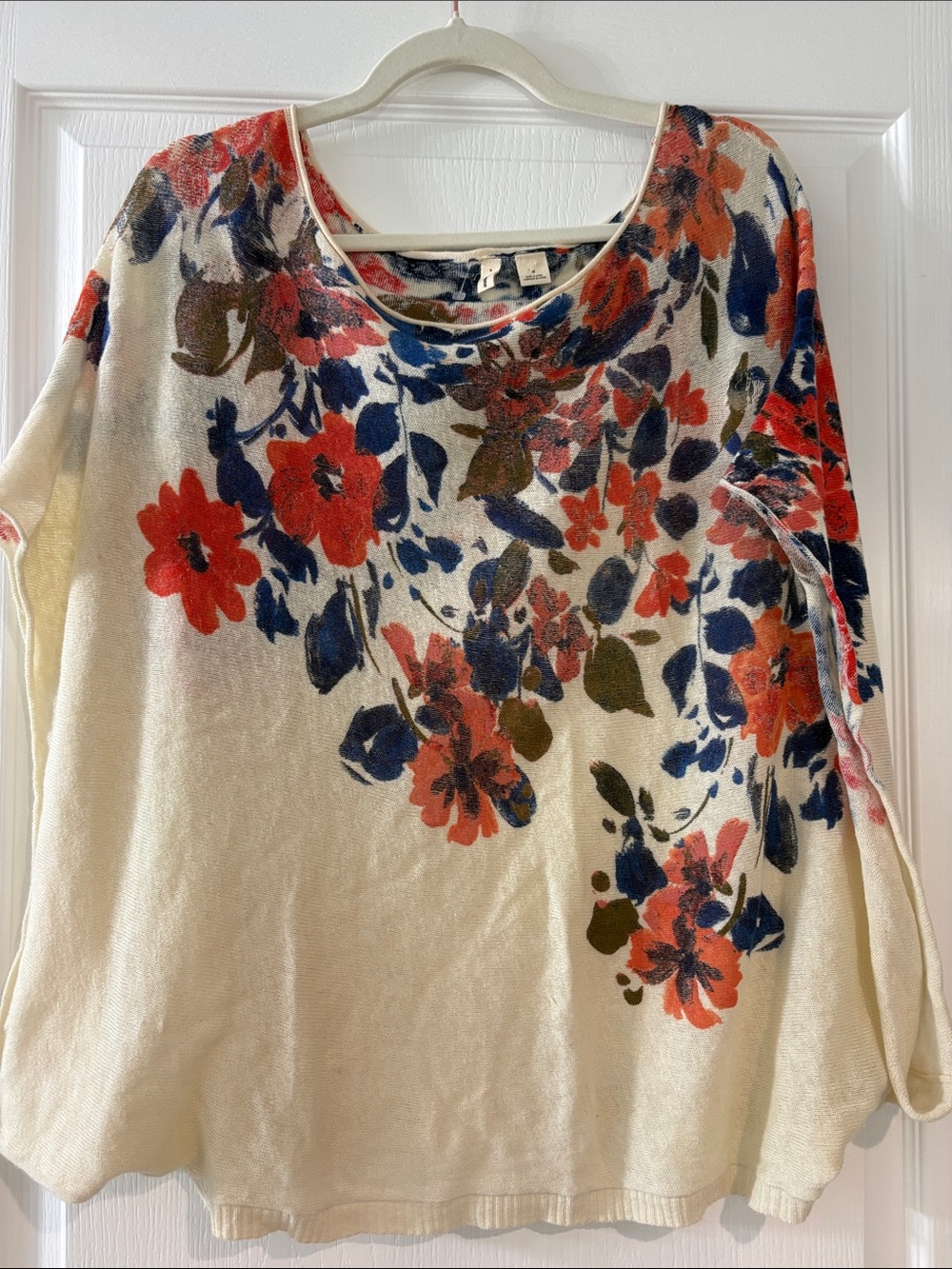 Moth Cream Scoop-Neck Pullover with Red & Navy Floral Print